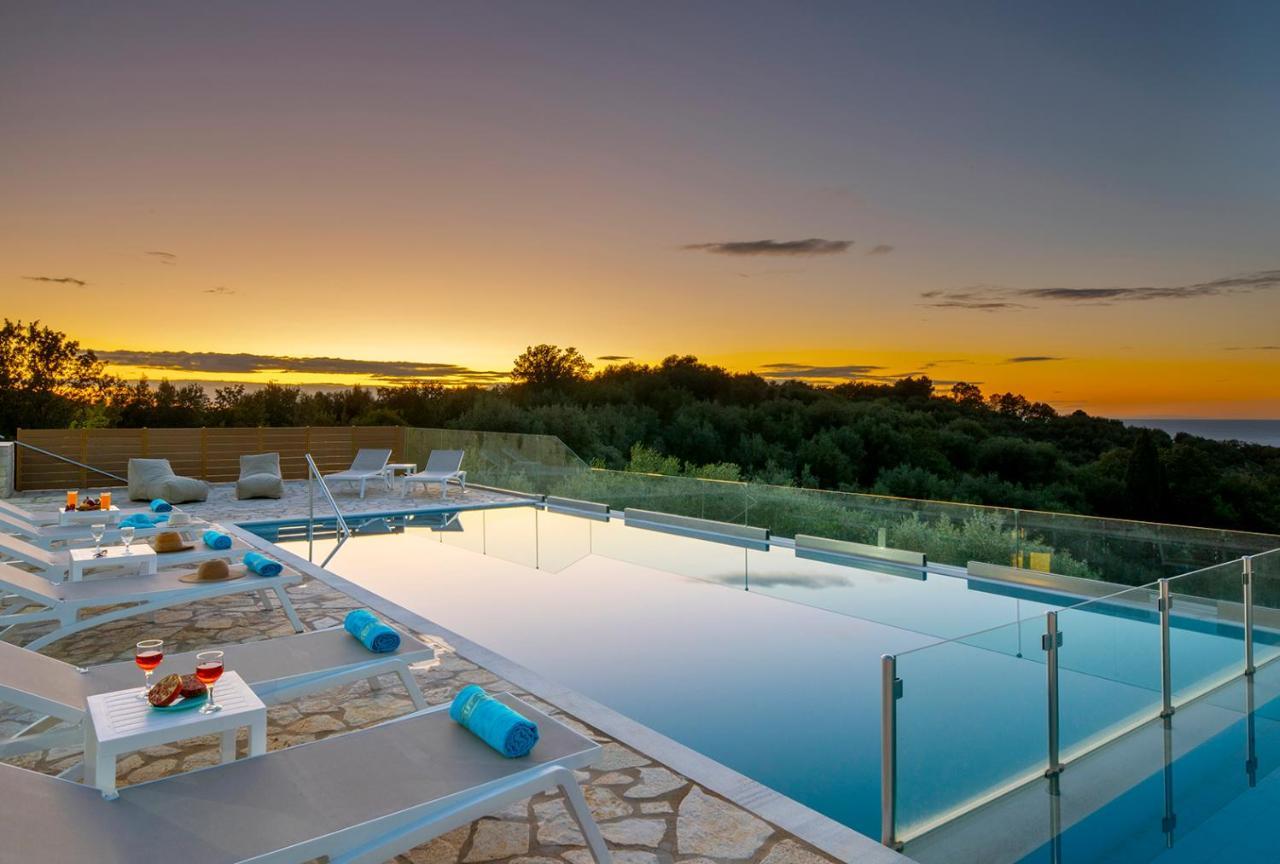 Portes By Mediterraneanvillas Peritheia