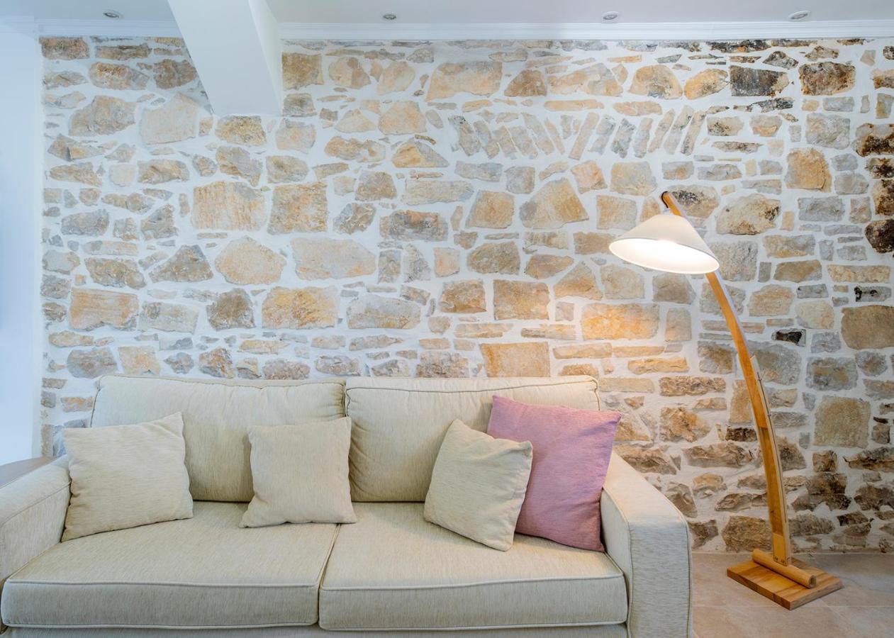 Portes By Mediterraneanvillas Peritheia